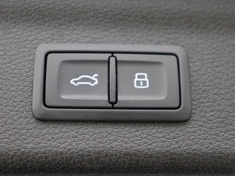 Audi Q3 45 TFSIe S edition | SOH 88% | Sportstoelen | Carplay | Trekhaak | Virtual Cockpit | Navigatie | Camera | Full LED | Half leder | Sfeerverlichting | Climate control | Parkeeerhulp | Cruise control | PHEV | Plug In