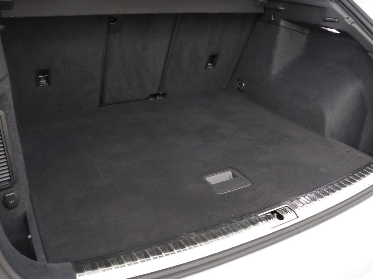 Audi Q3 45 TFSIe S edition | SOH 88% | Sportstoelen | Carplay | Trekhaak | Virtual Cockpit | Navigatie | Camera | Full LED | Half leder | Sfeerverlichting | Climate control | Parkeeerhulp | Cruise control | PHEV | Plug In