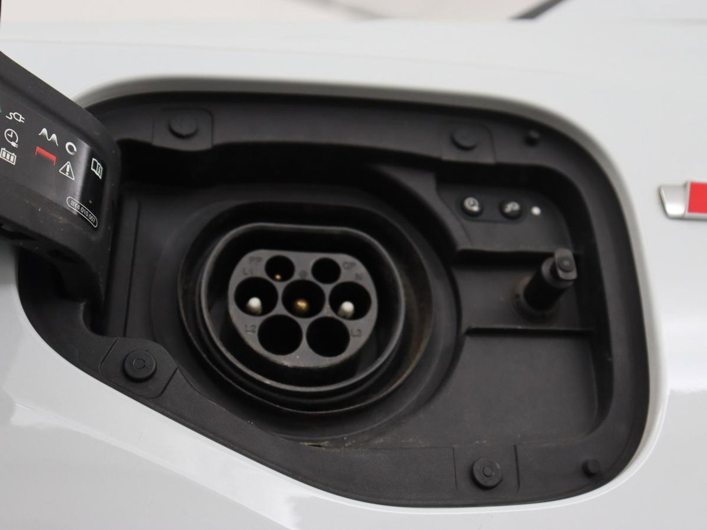Audi Q3 45 TFSIe S edition | SOH 88% | Sportstoelen | Carplay | Trekhaak | Virtual Cockpit | Navigatie | Camera | Full LED | Half leder | Sfeerverlichting | Climate control | Parkeeerhulp | Cruise control | PHEV | Plug In