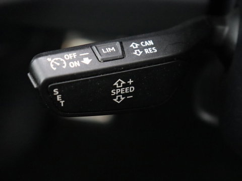 Audi Q3 45 TFSIe S edition | SOH 88% | Sportstoelen | Carplay | Trekhaak | Virtual Cockpit | Navigatie | Camera | Full LED | Half leder | Sfeerverlichting | Climate control | Parkeeerhulp | Cruise control | PHEV | Plug In