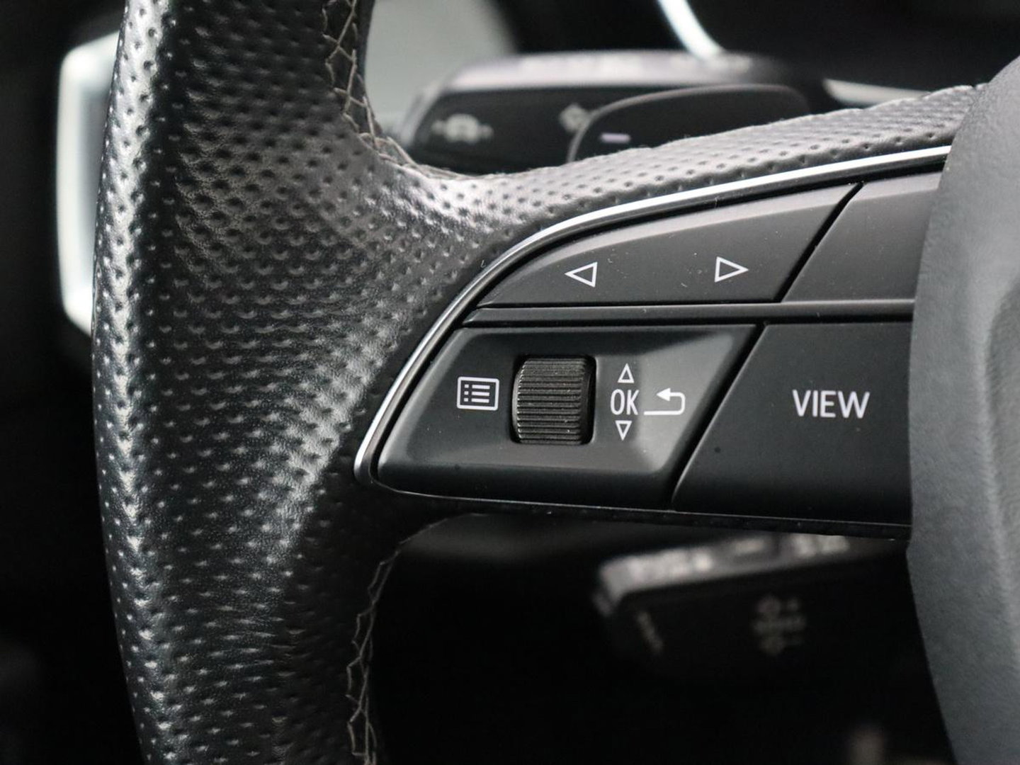 Audi Q3 45 TFSIe S edition | SOH 88% | Sportstoelen | Carplay | Trekhaak | Virtual Cockpit | Navigatie | Camera | Full LED | Half leder | Sfeerverlichting | Climate control | Parkeeerhulp | Cruise control | PHEV | Plug In