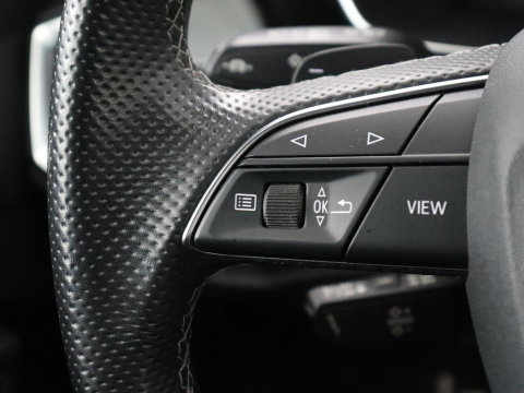 Audi Q3 45 TFSIe S edition | SOH 88% | Sportstoelen | Carplay | Trekhaak | Virtual Cockpit | Navigatie | Camera | Full LED | Half leder | Sfeerverlichting | Climate control | Parkeeerhulp | Cruise control | PHEV | Plug In