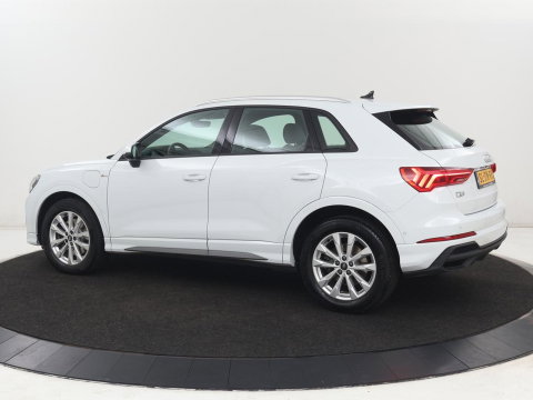 Audi Q3 45 TFSIe S edition | SOH 88% | Sportstoelen | Carplay | Trekhaak | Virtual Cockpit | Navigatie | Camera | Full LED | Half leder | Sfeerverlichting | Climate control | Parkeeerhulp | Cruise control | PHEV | Plug In