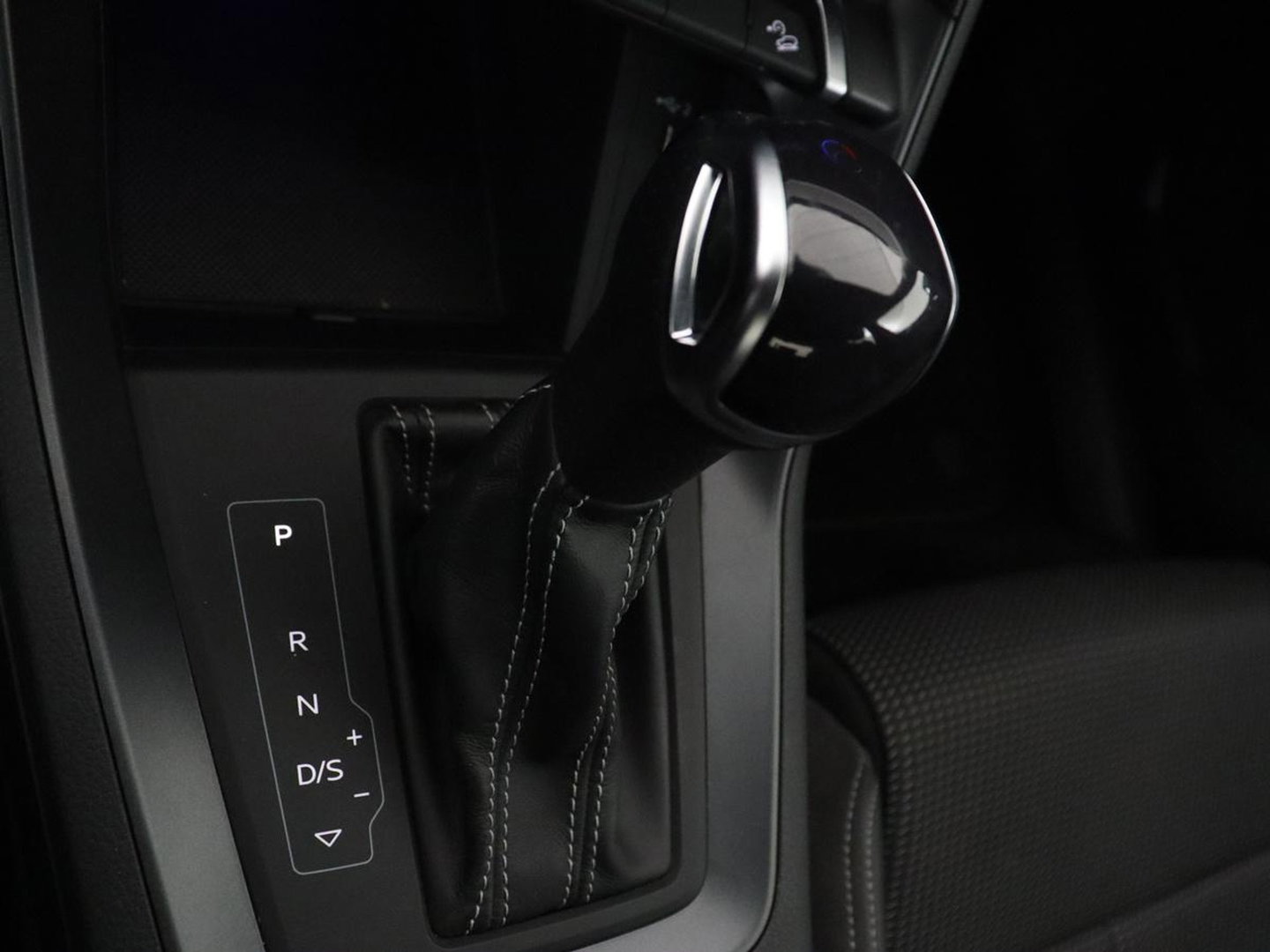 Audi Q3 45 TFSIe S edition | SOH 88% | Sportstoelen | Carplay | Trekhaak | Virtual Cockpit | Navigatie | Camera | Full LED | Half leder | Sfeerverlichting | Climate control | Parkeeerhulp | Cruise control | PHEV | Plug In