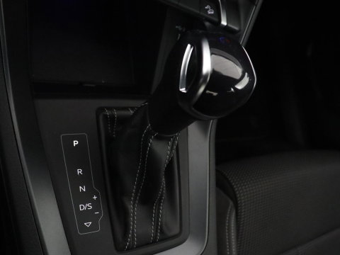 Audi Q3 45 TFSIe S edition | SOH 88% | Sportstoelen | Carplay | Trekhaak | Virtual Cockpit | Navigatie | Camera | Full LED | Half leder | Sfeerverlichting | Climate control | Parkeeerhulp | Cruise control | PHEV | Plug In