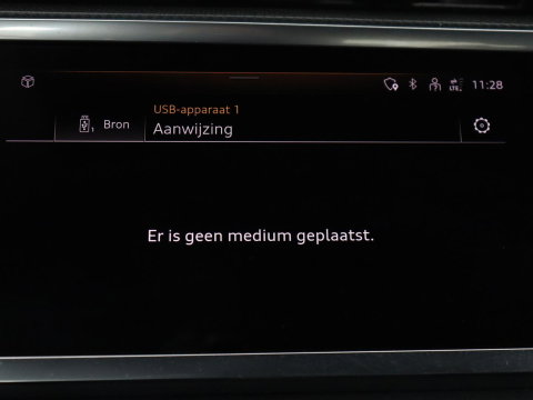 Audi Q3 45 TFSIe S edition | SOH 88% | Sportstoelen | Carplay | Trekhaak | Virtual Cockpit | Navigatie | Camera | Full LED | Half leder | Sfeerverlichting | Climate control | Parkeeerhulp | Cruise control | PHEV | Plug In