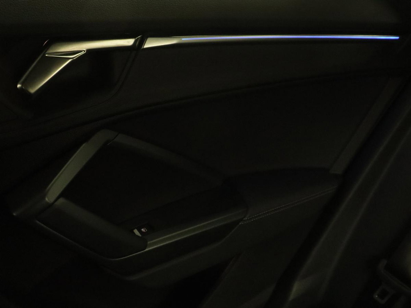 Audi Q3 45 TFSIe S edition | SOH 88% | Sportstoelen | Carplay | Trekhaak | Virtual Cockpit | Navigatie | Camera | Full LED | Half leder | Sfeerverlichting | Climate control | Parkeeerhulp | Cruise control | PHEV | Plug In