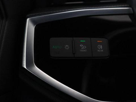 Audi Q3 45 TFSIe S edition | SOH 88% | Sportstoelen | Carplay | Trekhaak | Virtual Cockpit | Navigatie | Camera | Full LED | Half leder | Sfeerverlichting | Climate control | Parkeeerhulp | Cruise control | PHEV | Plug In