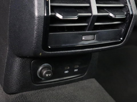 Audi Q3 45 TFSIe S edition | SOH 88% | Sportstoelen | Carplay | Trekhaak | Virtual Cockpit | Navigatie | Camera | Full LED | Half leder | Sfeerverlichting | Climate control | Parkeeerhulp | Cruise control | PHEV | Plug In