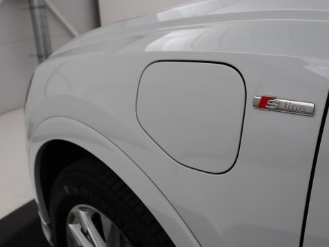 Audi Q3 45 TFSIe S edition | SOH 88% | Sportstoelen | Carplay | Trekhaak | Virtual Cockpit | Navigatie | Camera | Full LED | Half leder | Sfeerverlichting | Climate control | Parkeeerhulp | Cruise control | PHEV | Plug In