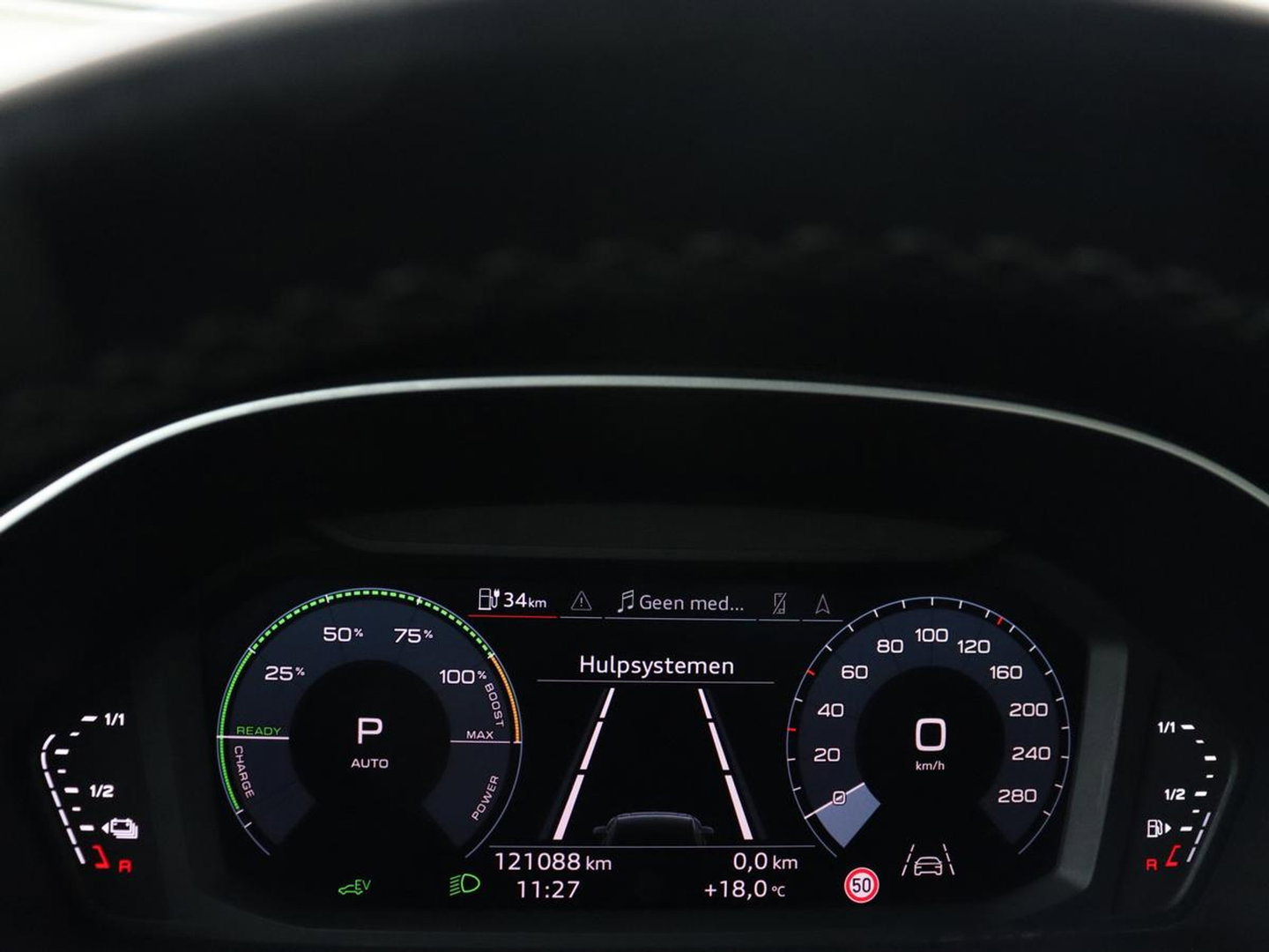 Audi Q3 45 TFSIe S edition | SOH 88% | Sportstoelen | Carplay | Trekhaak | Virtual Cockpit | Navigatie | Camera | Full LED | Half leder | Sfeerverlichting | Climate control | Parkeeerhulp | Cruise control | PHEV | Plug In