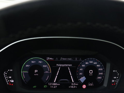Audi Q3 45 TFSIe S edition | SOH 88% | Sportstoelen | Carplay | Trekhaak | Virtual Cockpit | Navigatie | Camera | Full LED | Half leder | Sfeerverlichting | Climate control | Parkeeerhulp | Cruise control | PHEV | Plug In