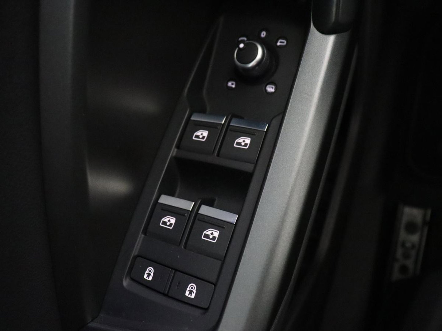 Audi Q3 45 TFSIe S edition | SOH 88% | Sportstoelen | Carplay | Trekhaak | Virtual Cockpit | Navigatie | Camera | Full LED | Half leder | Sfeerverlichting | Climate control | Parkeeerhulp | Cruise control | PHEV | Plug In