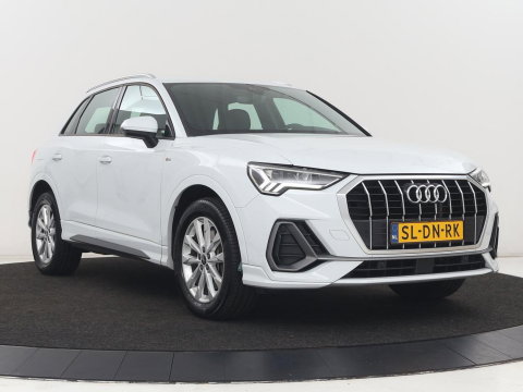Audi Q3 45 TFSIe S edition | SOH 88% | Sportstoelen | Carplay | Trekhaak | Virtual Cockpit | Navigatie | Camera | Full LED | Half leder | Sfeerverlichting | Climate control | Parkeeerhulp | Cruise control | PHEV | Plug In