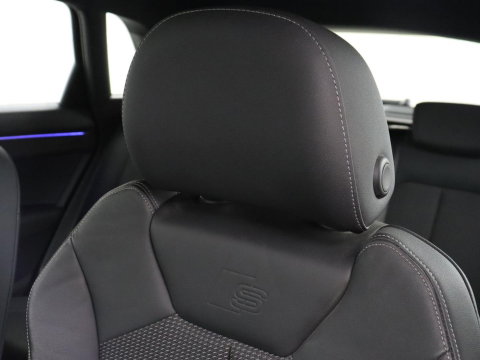 Audi Q3 45 TFSIe S edition | SOH 88% | Sportstoelen | Carplay | Trekhaak | Virtual Cockpit | Navigatie | Camera | Full LED | Half leder | Sfeerverlichting | Climate control | Parkeeerhulp | Cruise control | PHEV | Plug In