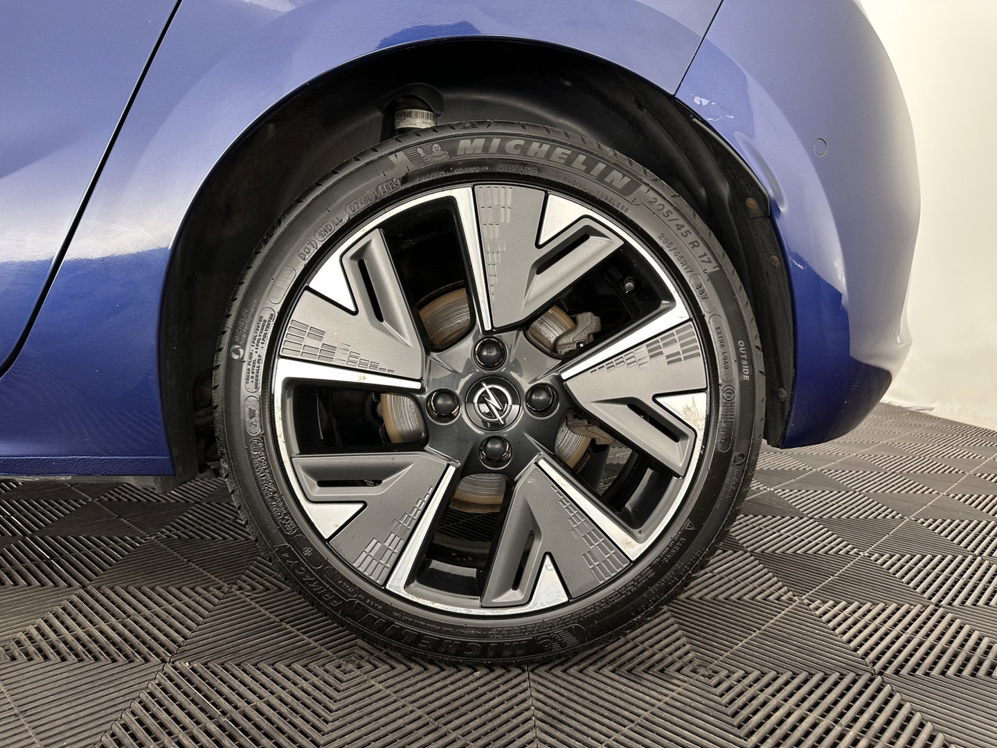 Opel CORSA-E Elegance 50 kWh [ 3-Fase ] (INCL-BTW) Aut. *FULL-LED | ADAPTIVE-CRUISE | DIGI-COCKPIT | LEATHER-MICROFIBRE | CARPLAY | CAMERA | ECC | KEYLESS | CRUISE | DAB | PRIVACY-GLASS | 16'' ALU*