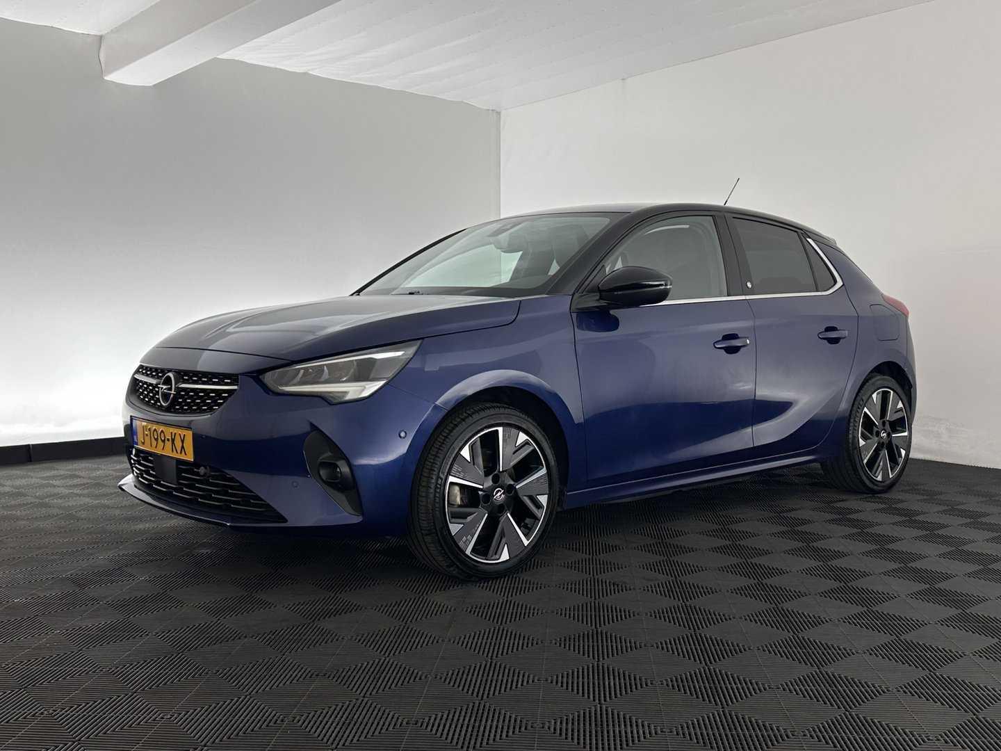 Opel CORSA-E Elegance 50 kWh [ 3-Fase ] (INCL-BTW) Aut. *FULL-LED | ADAPTIVE-CRUISE | DIGI-COCKPIT | LEATHER-MICROFIBRE | CARPLAY | CAMERA | ECC | KEYLESS | CRUISE | DAB | PRIVACY-GLASS | 16'' ALU*
