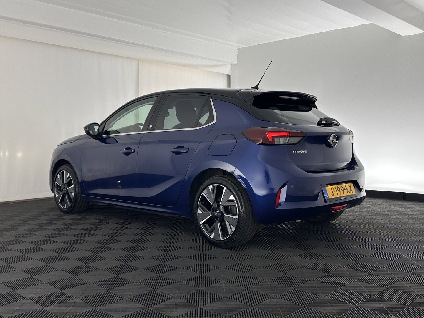 Opel CORSA-E Elegance 50 kWh [ 3-Fase ] (INCL-BTW) Aut. *FULL-LED | ADAPTIVE-CRUISE | DIGI-COCKPIT | LEATHER-MICROFIBRE | CARPLAY | CAMERA | ECC | KEYLESS | CRUISE | DAB | PRIVACY-GLASS | 16'' ALU*