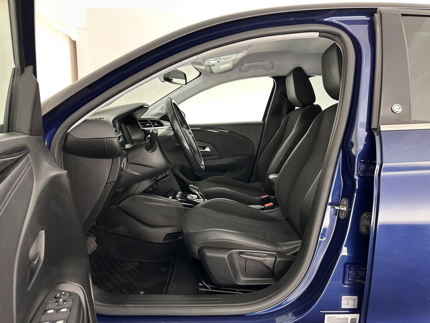 Opel CORSA-E Elegance 50 kWh [ 3-Fase ] (INCL-BTW) Aut. *FULL-LED | ADAPTIVE-CRUISE | DIGI-COCKPIT | LEATHER-MICROFIBRE | CARPLAY | CAMERA | ECC | KEYLESS | CRUISE | DAB | PRIVACY-GLASS | 16'' ALU*