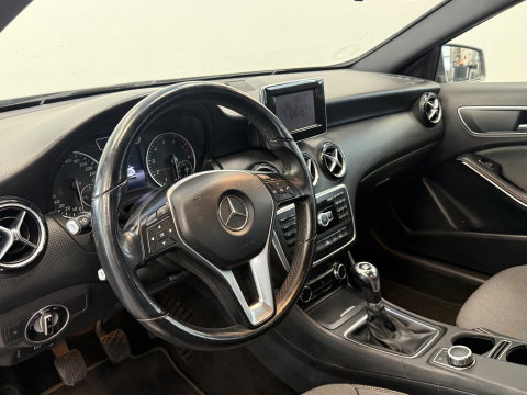 Mercedes-Benz A-Klasse 180 Edition Navigatie 4U3 Navigatie CruiseControl