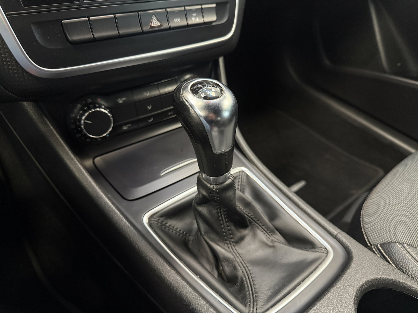 Mercedes-Benz A-Klasse 180 Edition Navigatie 4U3 Navigatie CruiseControl
