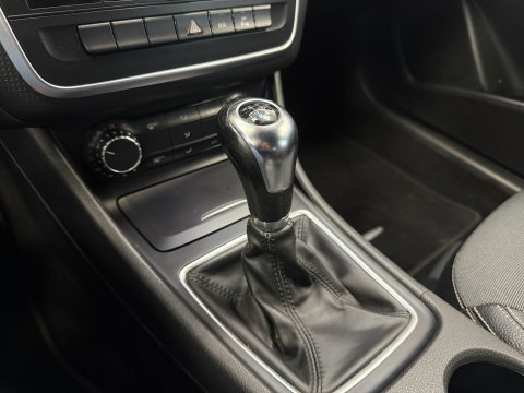 Mercedes-Benz A-Klasse 180 Edition Navigatie 4U3 Navigatie CruiseControl