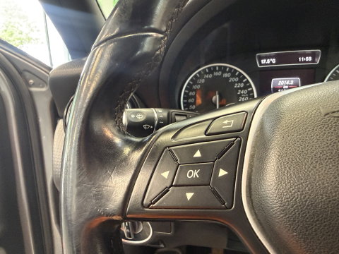 Mercedes-Benz A-Klasse 180 Edition Navigatie 4U3 Navigatie CruiseControl