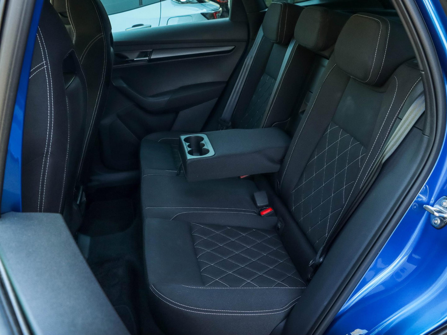Škoda Karoq 1.5 TSI ACT Sportline Business 150PK DSG Adapt. Cruise Race Blue 22.000km!