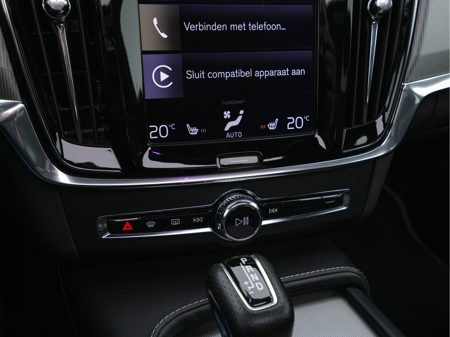 Volvo V90 2.0 D4 R-Design Aut. *PANO | HEAD-UP | LEATHER-MICROFIBRE | FULL-LED | TOPVIEW | BLINDSPOT | HEATED-SPORTSEATS | DIGI-COCKPIT | NAVI-FULLMAP | KEYLESS | ECC | PDC | CRUISE | TOWBAR | 18''ALU*