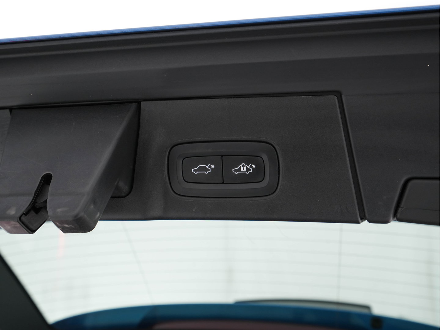 Volvo V90 2.0 D4 R-Design Aut. *PANO | HEAD-UP | LEATHER-MICROFIBRE | FULL-LED | TOPVIEW | BLINDSPOT | HEATED-SPORTSEATS | DIGI-COCKPIT | NAVI-FULLMAP | KEYLESS | ECC | PDC | CRUISE | TOWBAR | 18''ALU*