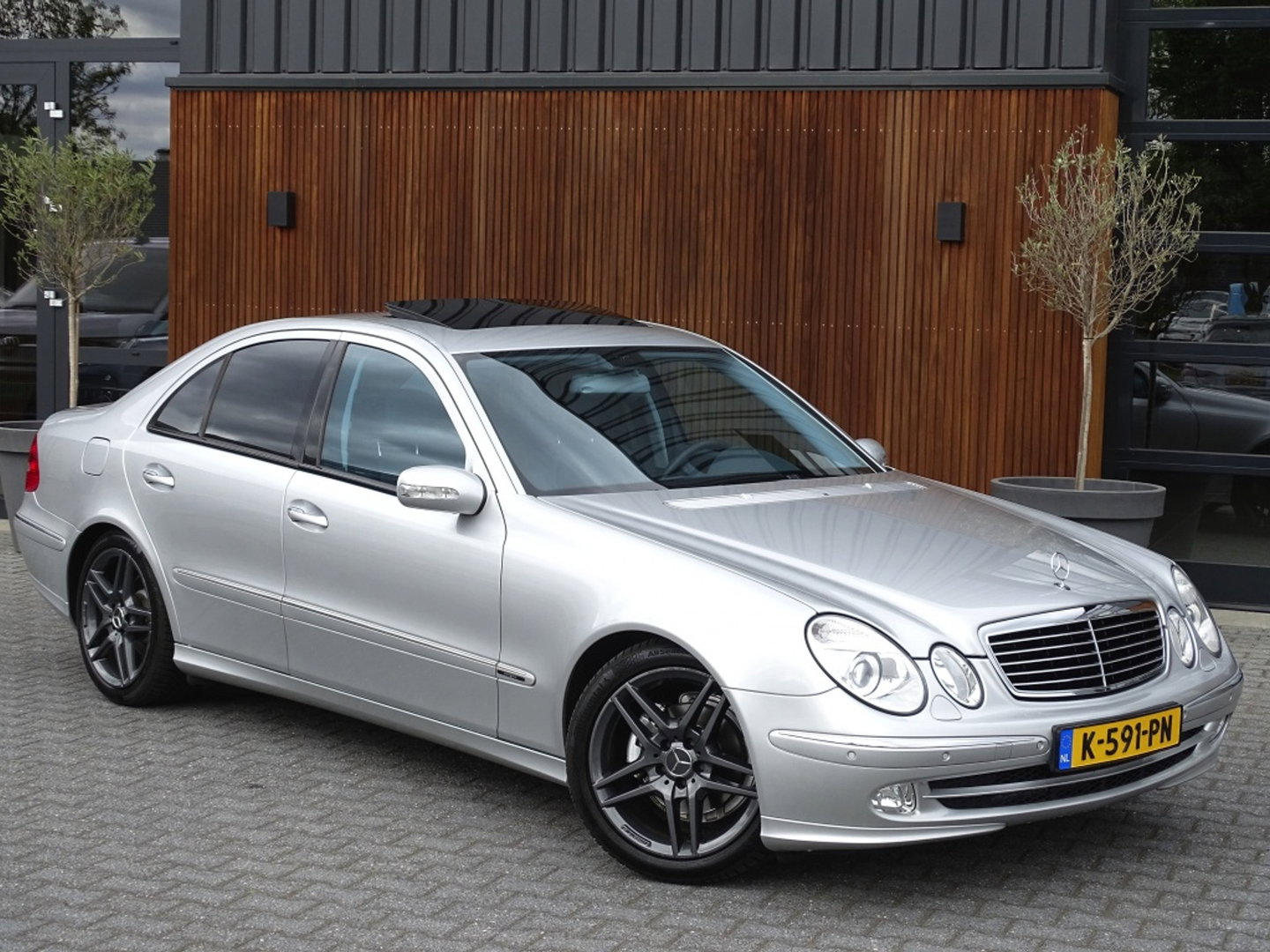 Mercedes-Benz E-Klasse 240 V6 Avantgarde / AMG / unieke conditie