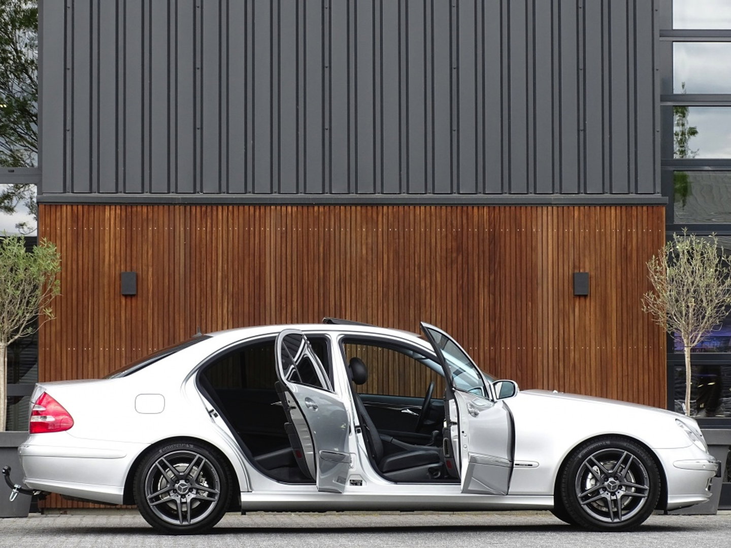 Mercedes-Benz E-Klasse 240 V6 Avantgarde / AMG / unieke conditie