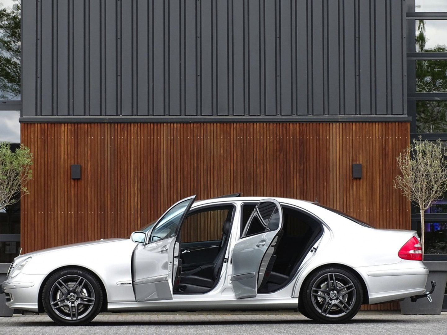 Mercedes-Benz E-Klasse 240 V6 Avantgarde / AMG / unieke conditie