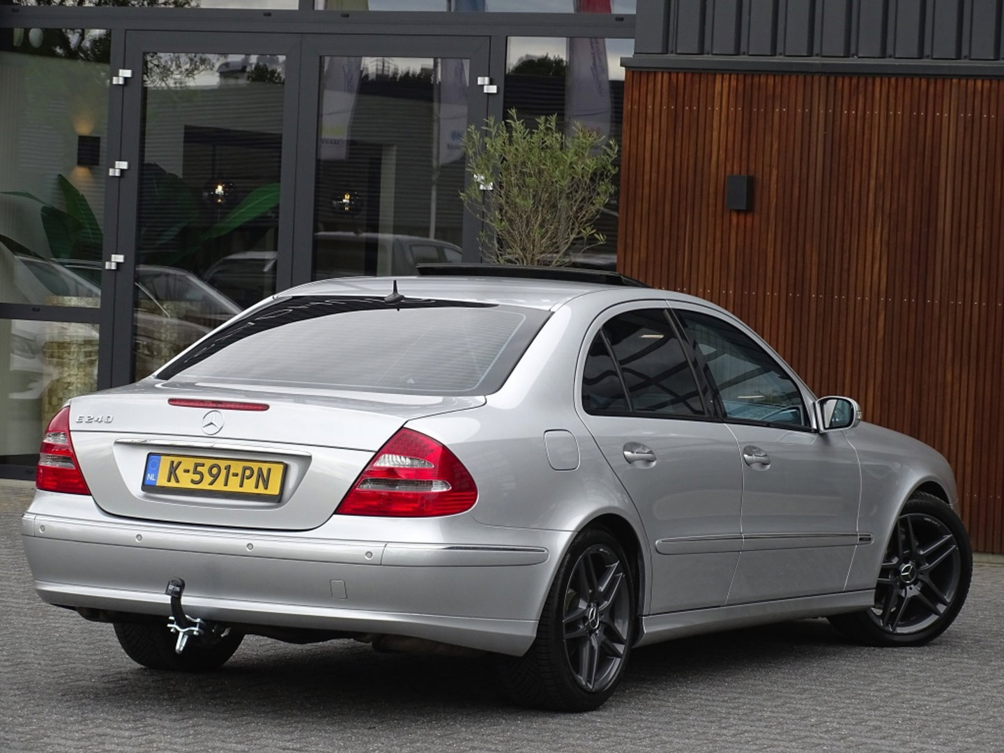 Mercedes-Benz E-Klasse 240 V6 Avantgarde / AMG / unieke conditie