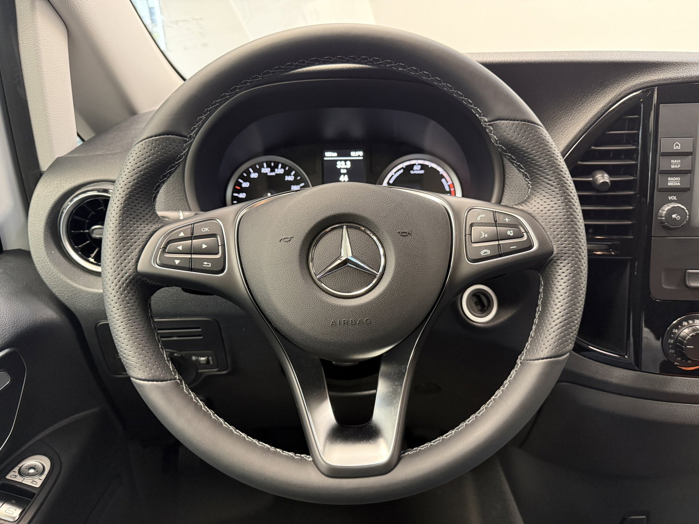 Mercedes-Benz eVito eVito 112 L2 60 kWh Stoelverwarming