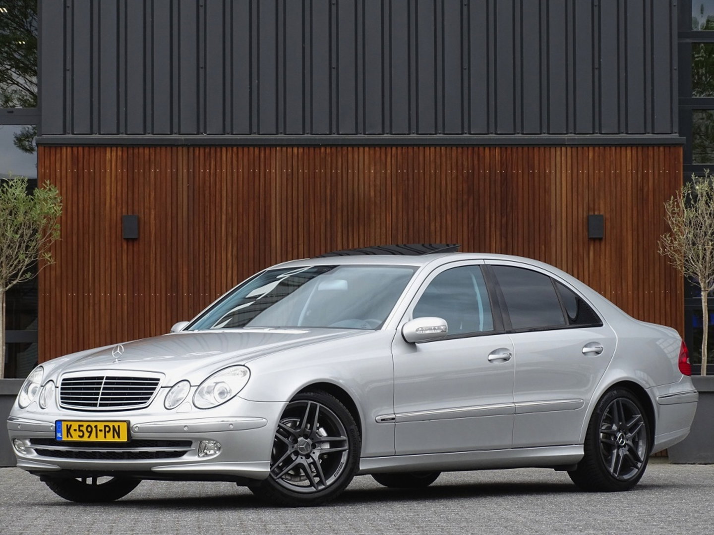 Mercedes-Benz E-Klasse 240 V6 Avantgarde / AMG / unieke conditie