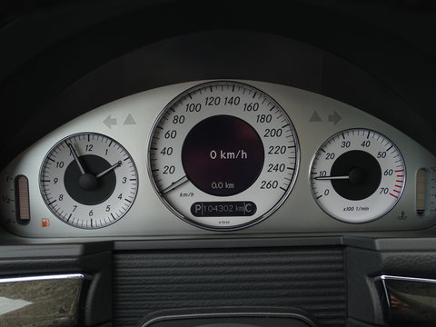 Mercedes-Benz E-Klasse 240 V6 Avantgarde / AMG / unieke conditie