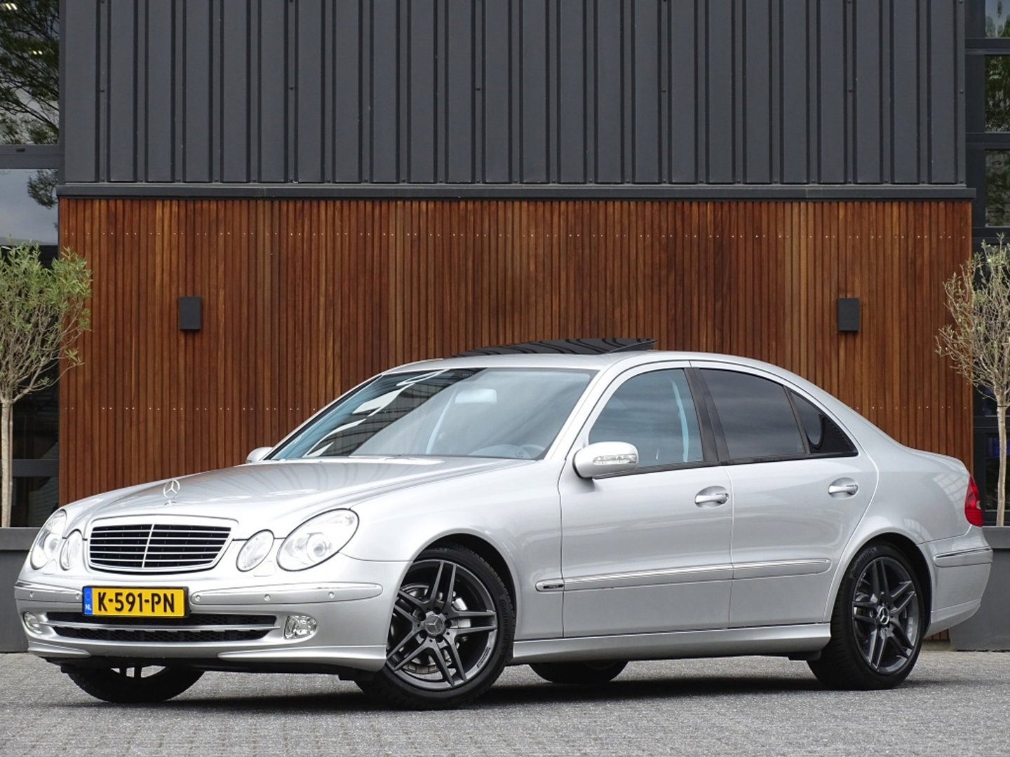 Mercedes-Benz E-Klasse 240 V6 Avantgarde / AMG / unieke conditie