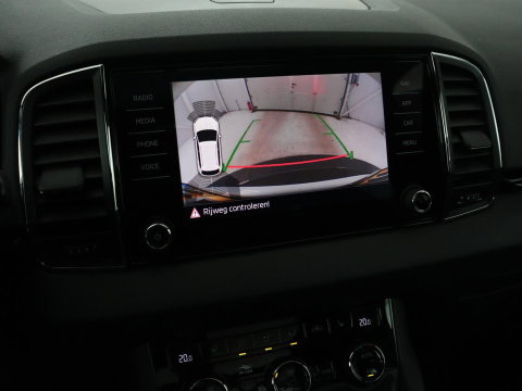 Škoda Karoq 1.5 TSI Sportline | Panoramadak | Stoelverwarming | Adaptive cruise | Camera | Sportstoelen | Virtual Cockpit | Navigatie | Sfeerverlichting | Full LED | 18'' | Keyless | Climate control