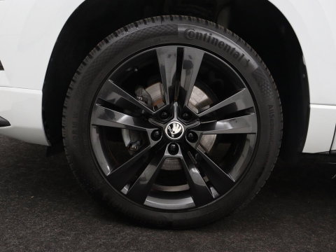 Škoda Karoq 1.5 TSI Sportline | Panoramadak | Stoelverwarming | Adaptive cruise | Camera | Sportstoelen | Virtual Cockpit | Navigatie | Sfeerverlichting | Full LED | 18'' | Keyless | Climate control