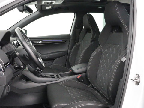 Škoda Karoq 1.5 TSI Sportline | Panoramadak | Stoelverwarming | Adaptive cruise | Camera | Sportstoelen | Virtual Cockpit | Navigatie | Sfeerverlichting | Full LED | 18'' | Keyless | Climate control
