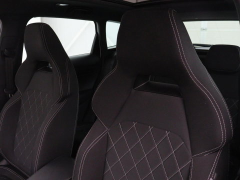 Škoda Karoq 1.5 TSI Sportline | Panoramadak | Stoelverwarming | Adaptive cruise | Camera | Sportstoelen | Virtual Cockpit | Navigatie | Sfeerverlichting | Full LED | 18'' | Keyless | Climate control