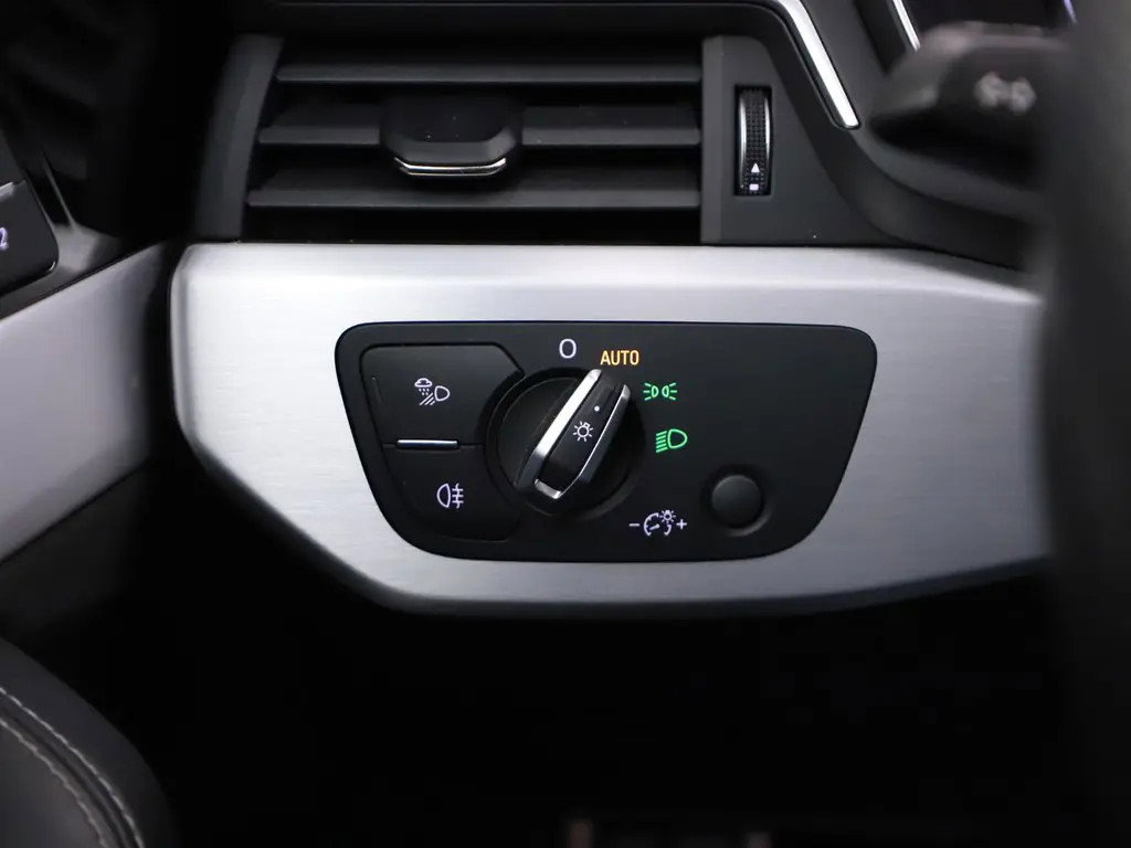Audi A4 Avant 40 TFSI S-line Black Edition Pano Leer Memory B&O Sfeer NAP
