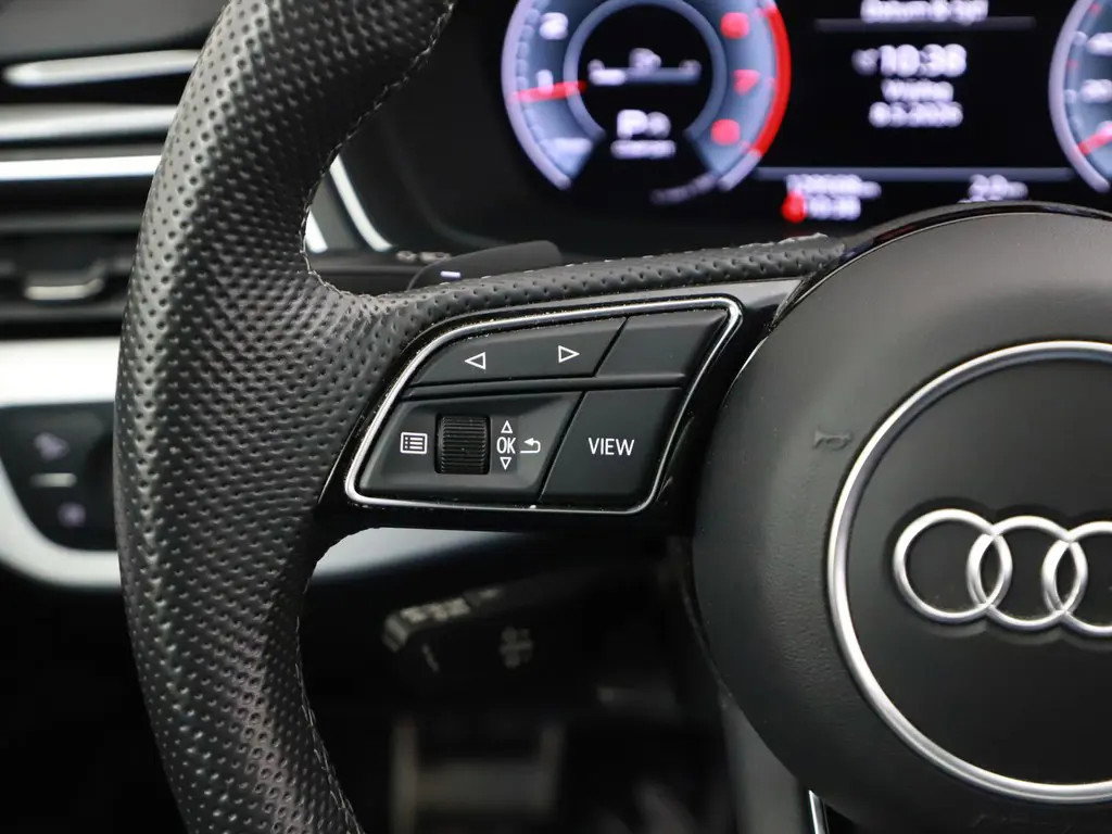 Audi A4 Avant 40 TFSI S-line Black Edition Pano Leer Memory B&O Sfeer NAP