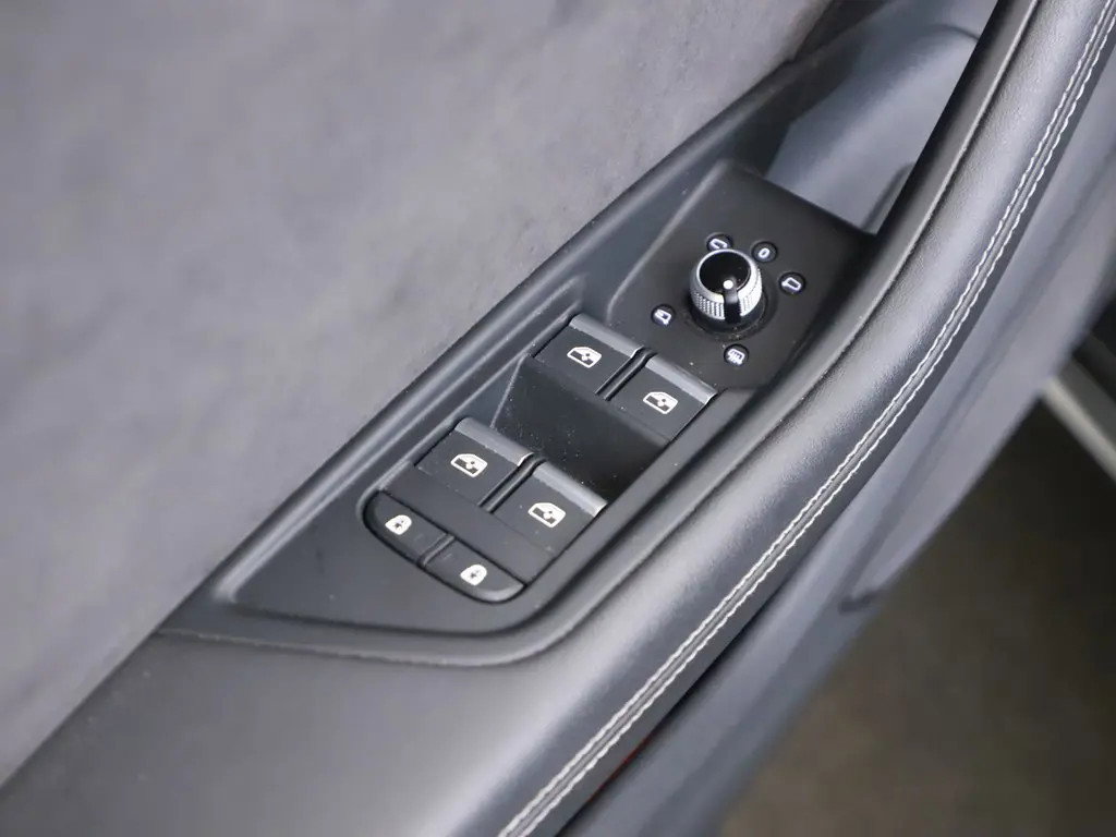 Audi A4 Avant 40 TFSI S-line Black Edition Pano Leer Memory B&O Sfeer NAP