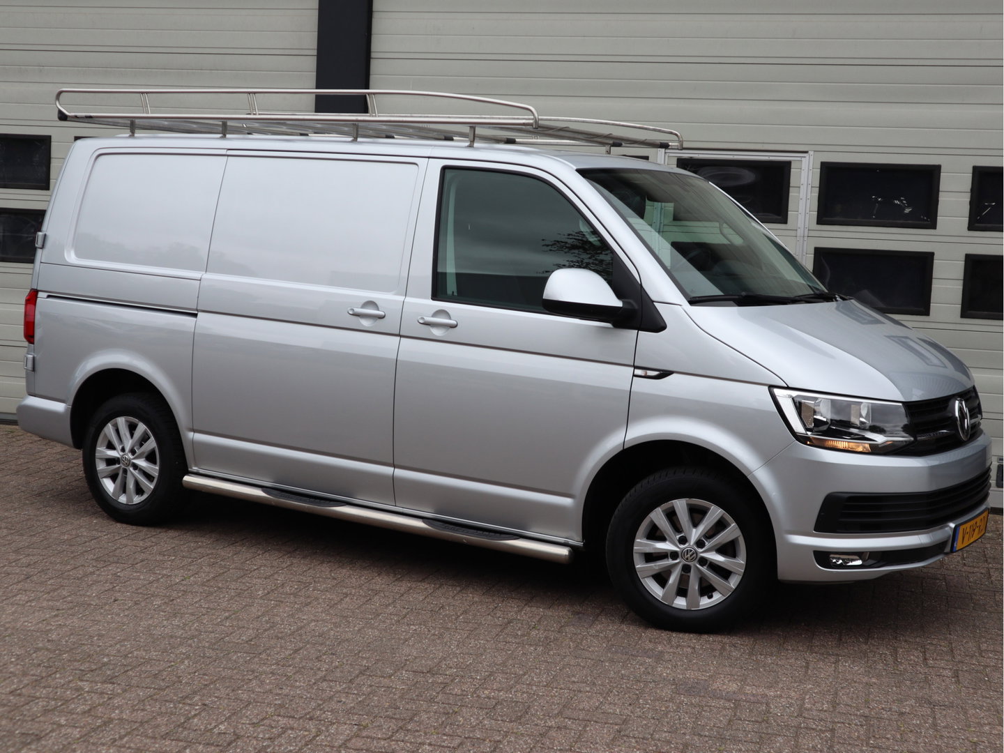 Volkswagen Transporter 2.0 TDI 150pk Automaat Euro 6 - Airco - Imperiaal - Trekhaak