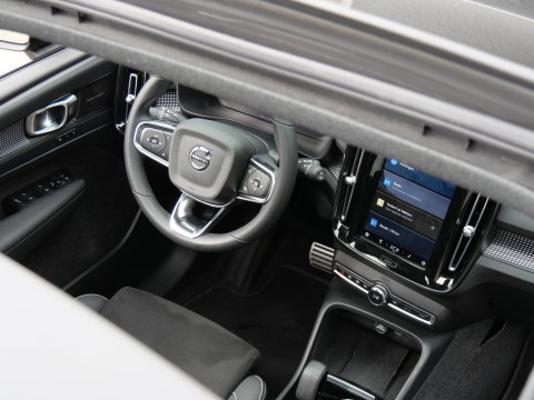 Volvo XC40 RECHARGE PRO/ PANORAMADAK/ 360°CAMERA/ TREKHAAK/ ELEKT. STOELEN/ H&K AUDIO/ SOH 94%