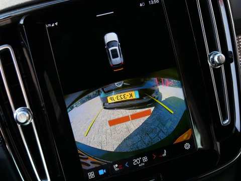 Volvo XC40 RECHARGE PRO/ PANORAMADAK/ 360°CAMERA/ TREKHAAK/ ELEKT. STOELEN/ H&K AUDIO/ SOH 94%
