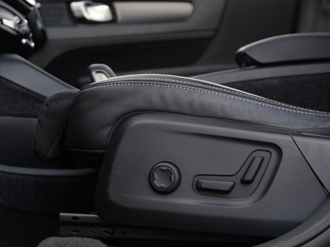 Volvo XC40 RECHARGE PRO/ PANORAMADAK/ 360°CAMERA/ TREKHAAK/ ELEKT. STOELEN/ H&K AUDIO/ SOH 94%