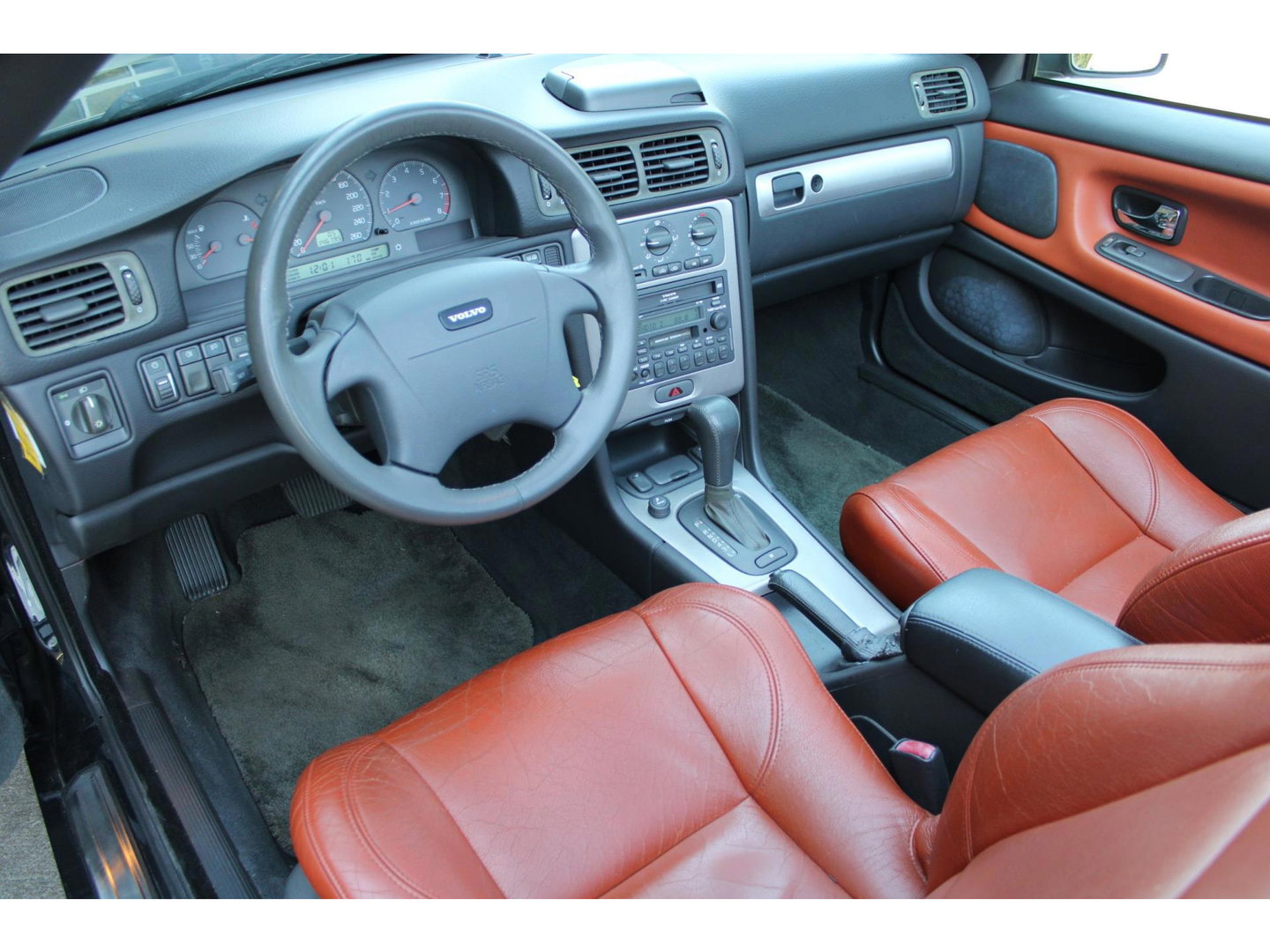 Volvo C70 Convertible 2.4 T Automaat Prestige | Nederlandse auto | Dealer onderhouden | Zeer goede staat | Trekhaak 1600 kg